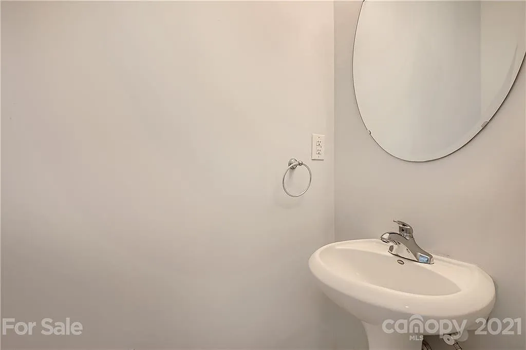 2 bed, 1500 sqft, $2,049 — Photo 2