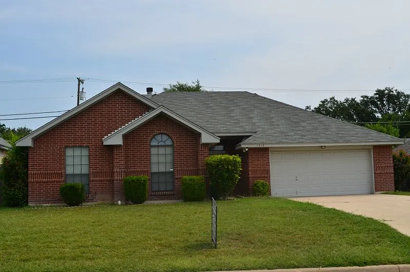 3 bed, 1437 sqft, $1,475 — Photo 1