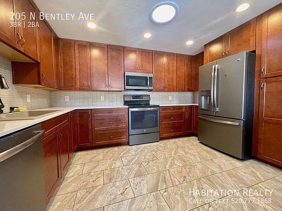 3rd image of 205 N Bentley Ave