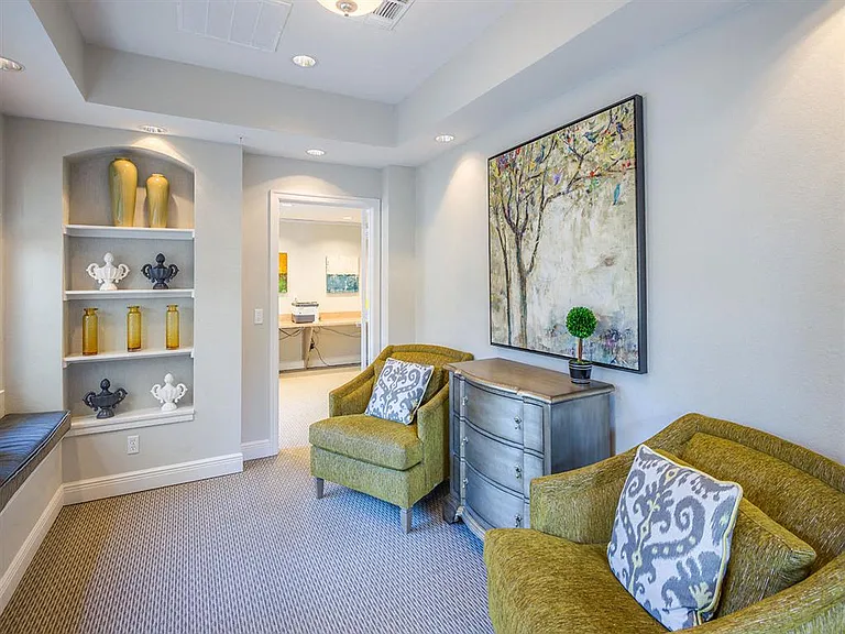 Another room within the clubhouse