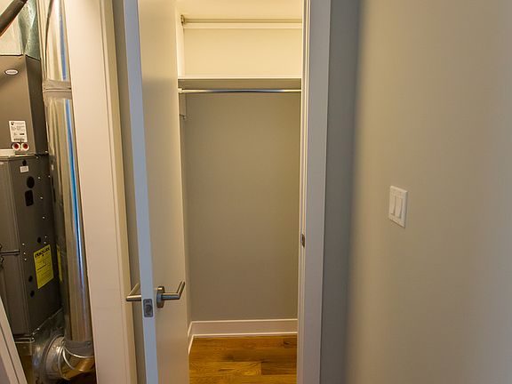 4th image of 3452 N Southport Ave #2