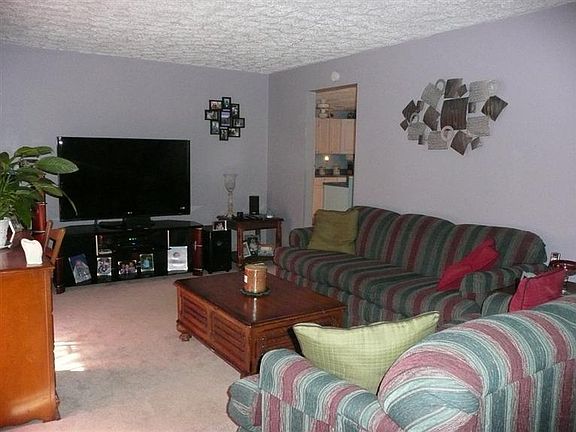 5th image of 10 Elmwood Ct