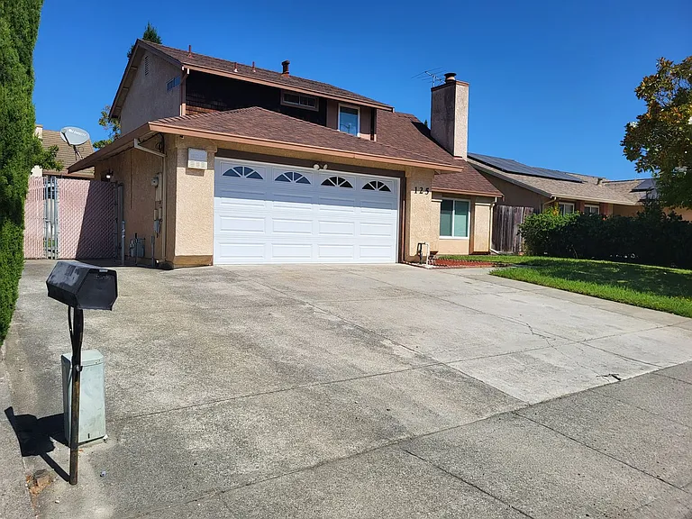 125 Serpentine Dr — Photo 2