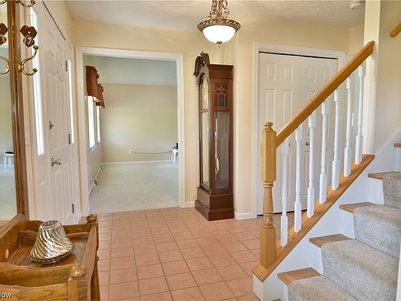 4th image of 993 Champion Ave E