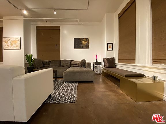 4th image of 215 W 7th St APT 611