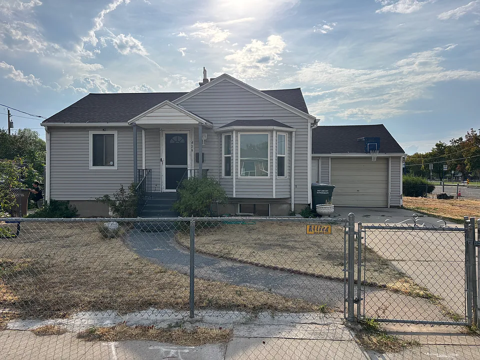 406 S Navajo St