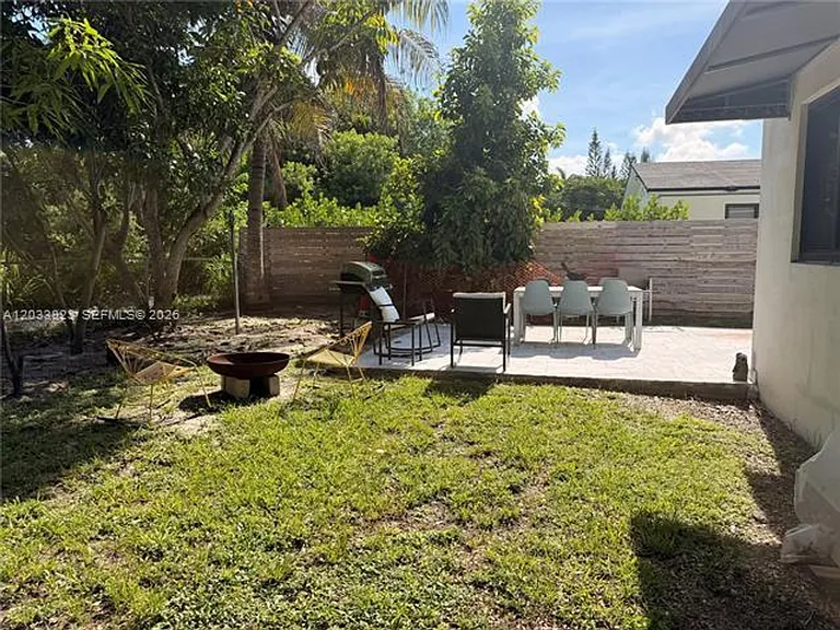 360 NW 40th St — Photo 29