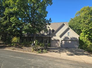 8748 Walton Oaks Dr, Bloomington, MN 55438