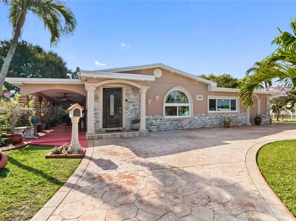 7398 Hayes St, Hollywood, FL 33024
