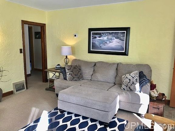 3rd image of 606 E Longyear St