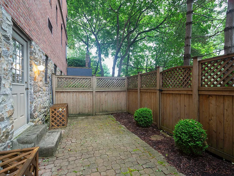 15 Lafayette Ct #1B — Photo 26