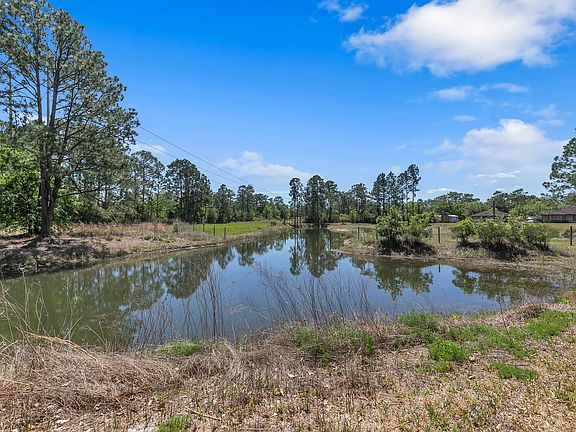 3rd image of 2825 Seminole Village Dr