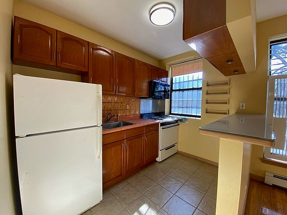 5th image of 1098 Dean St #2