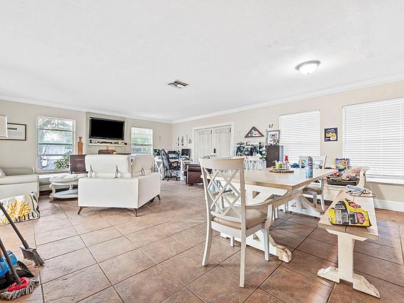4th image of 3141 N 73rd Avenue