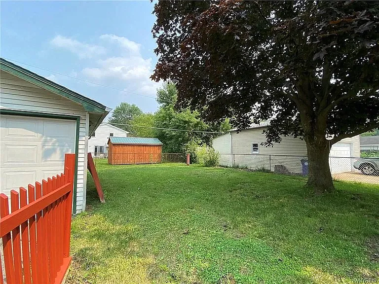 40 W Summerset Ln — Photo 32