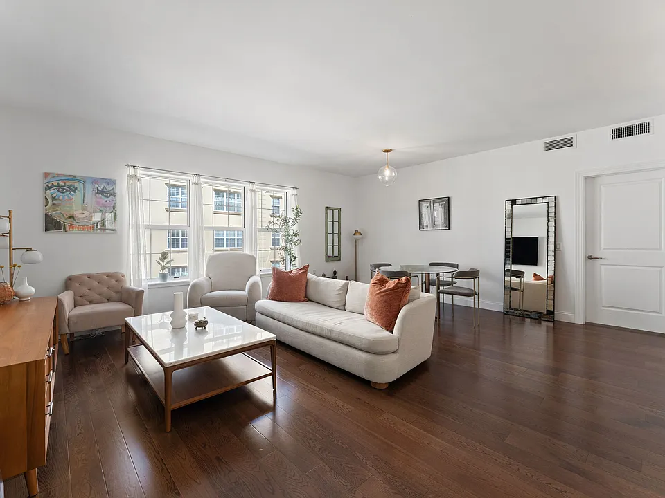 10 Byron Pl #504