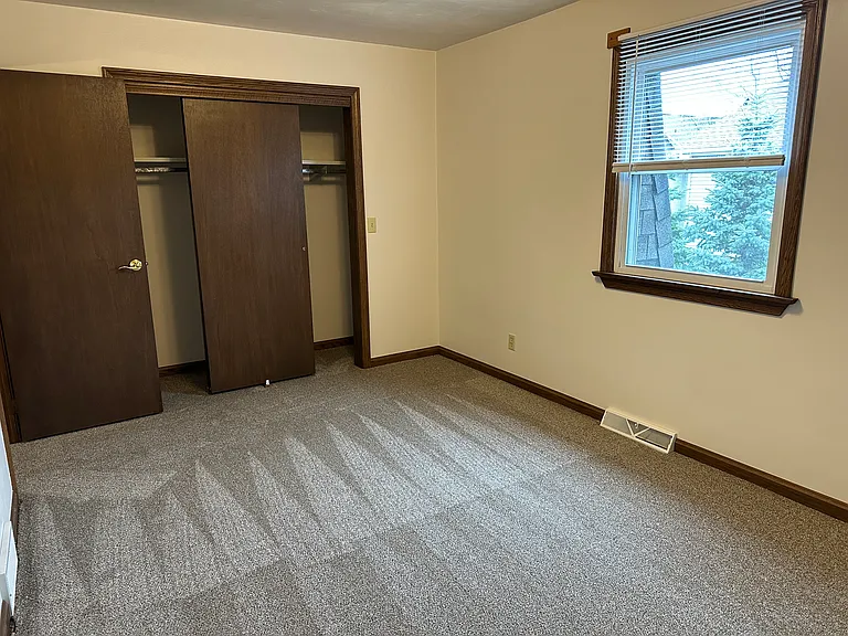 3850 Canterbury Dr — Photo 10