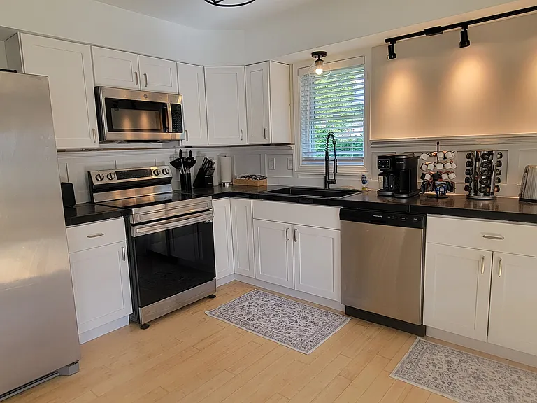 112 Betts St — Photo 8