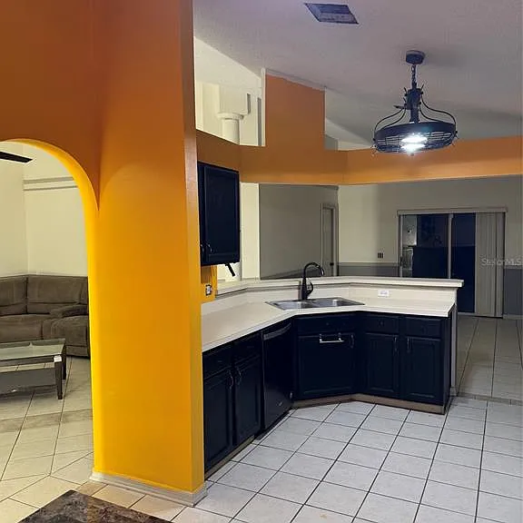 815 Delfino Pl — Photo 4