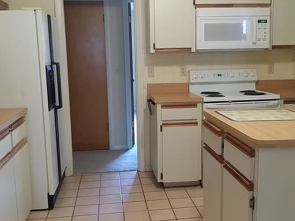 5th image of 152 E Lake Roy Dr SE