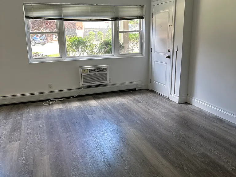 570 Fairview Ave #11 — Photo 5