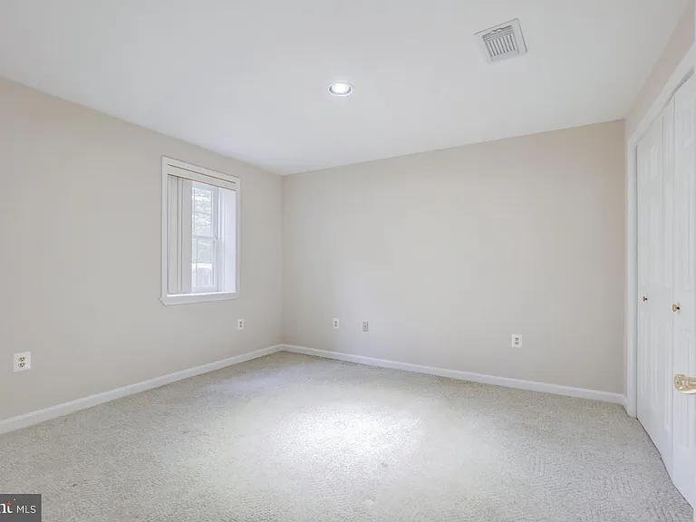 9548 Fox Hollow Dr — Photo 35