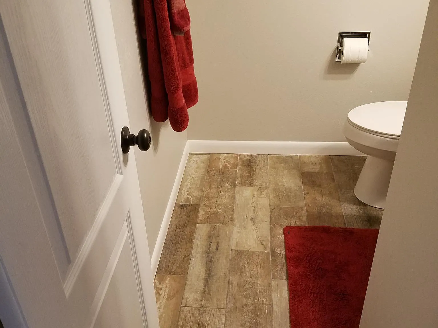 2 bed, 1.5 bath, 1100 sqft, $2,324 — Photo 2