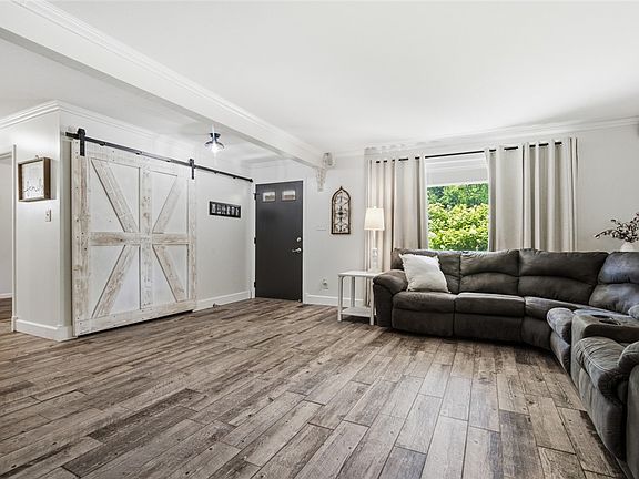 4th image of 6108 Clematis Dr