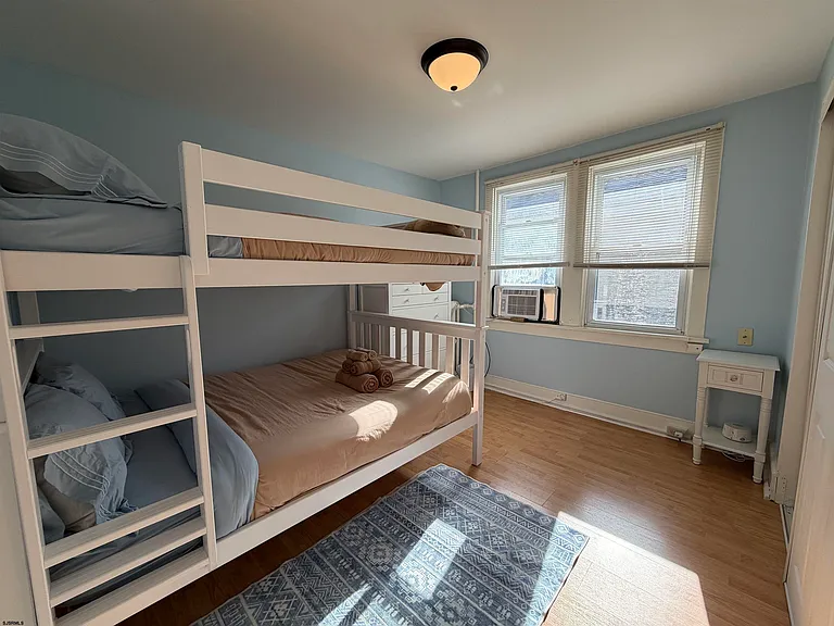 17 N Buffalo Ave — Photo 21