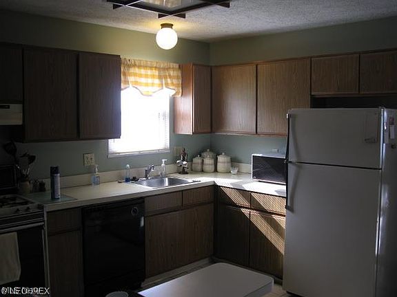 5th image of 5239 Franklyn Blvd #B