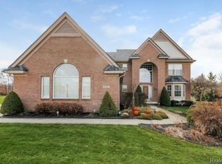 54901 Walnut Dr, New Hudson, MI 48165