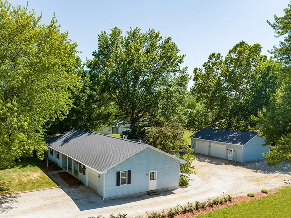 220 S 11th St, Bowling Green, MO 63334
