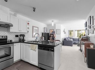 4550 Fraser St #305, Vancouver, BC V5V4G8