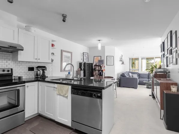 4550 Fraser St #305, Vancouver, BC V5V 4G8