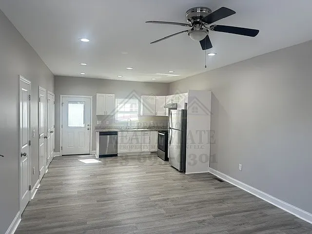First Mth Rent Free! 2bd/2.5ba Townhome — Photo 2