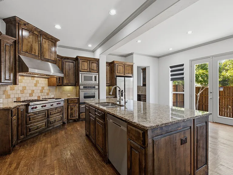 11907 Bamberg Ln — Photo 8