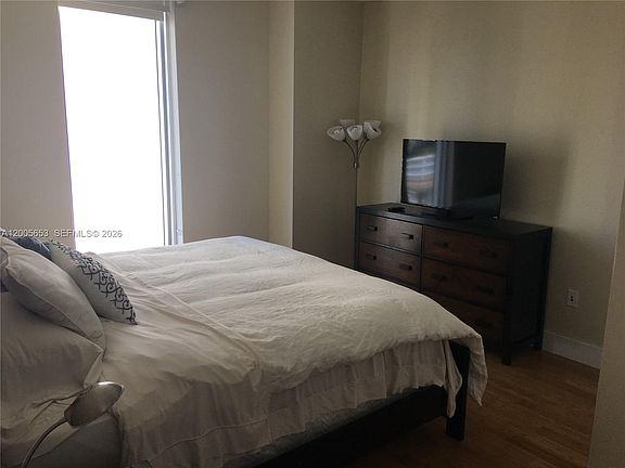 5th image of 185 SW 7th St APT 1511
