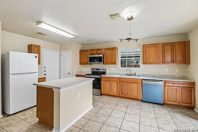 407 Amberdale Oak — Photo 8