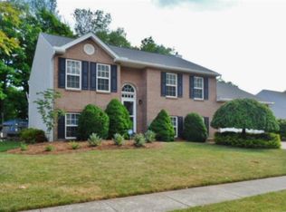 2240 Siesta Dr, Batavia, OH 45103