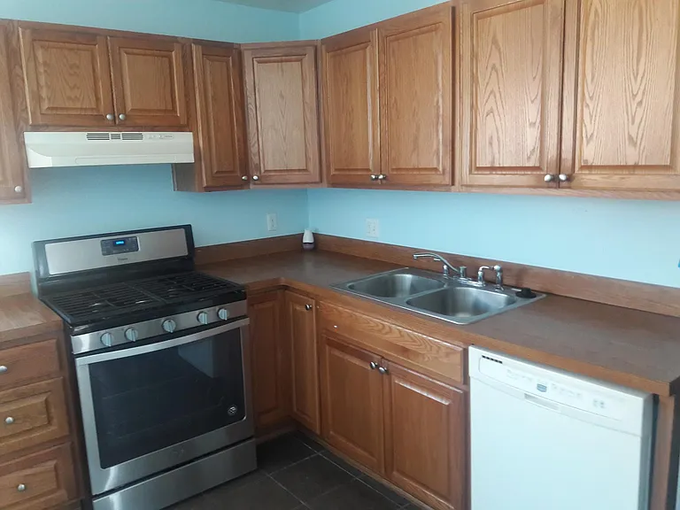 23825 Methuen Ave — Photo 14