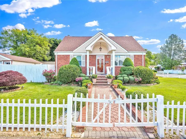 3 Ash Court, Hempstead, NY 11550