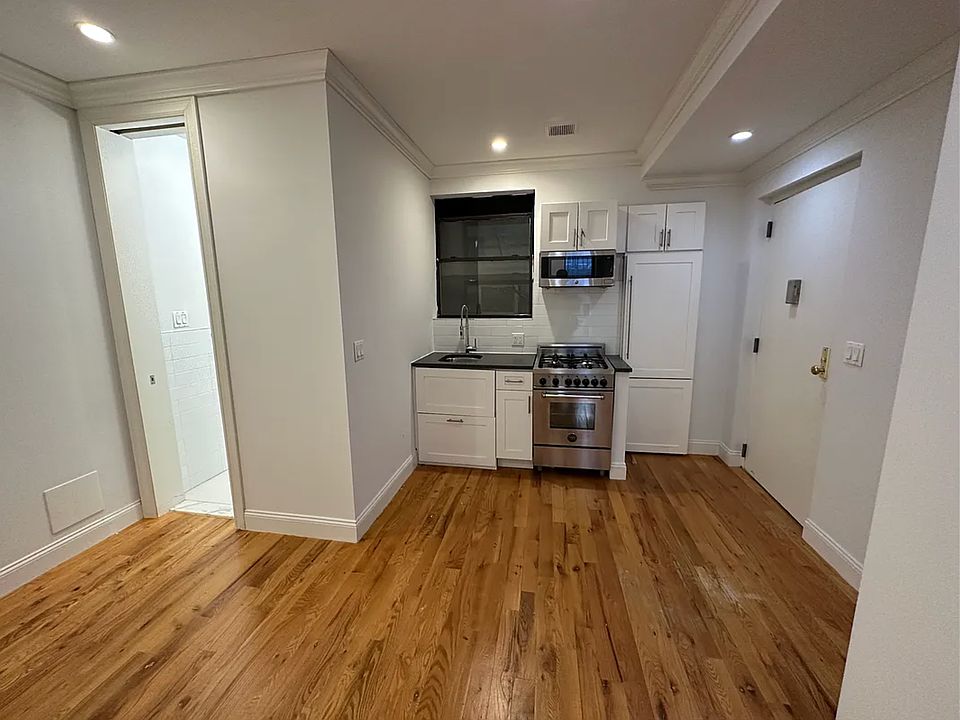 1st image of 440 W 47th St APT 1C