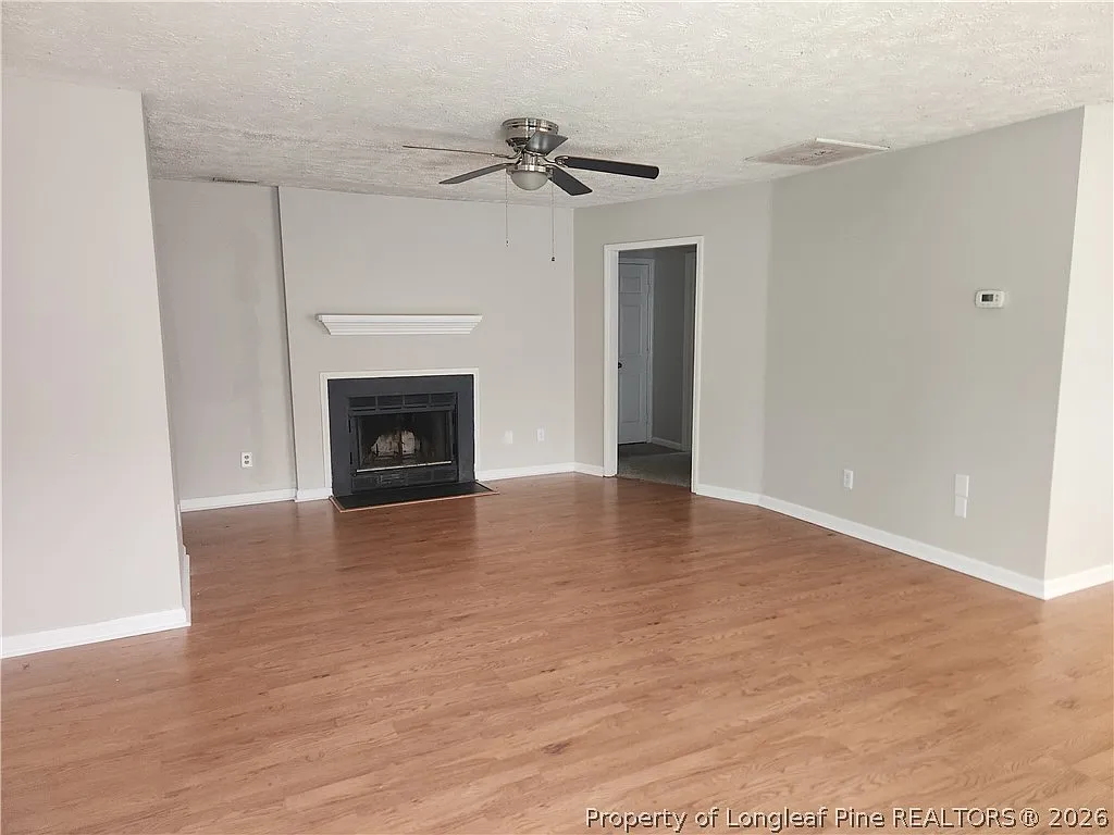 3 bed, 2.0 bath, 1273 sqft, $1,300 — Photo 2