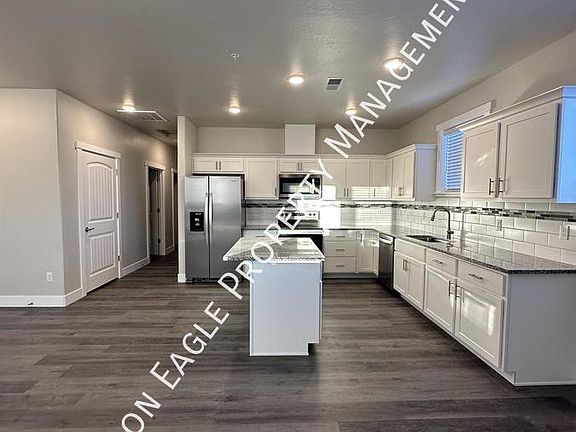 4th image of 523 Borah Ave W #3