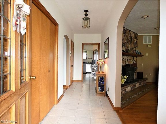 4th image of 410 Aurora St