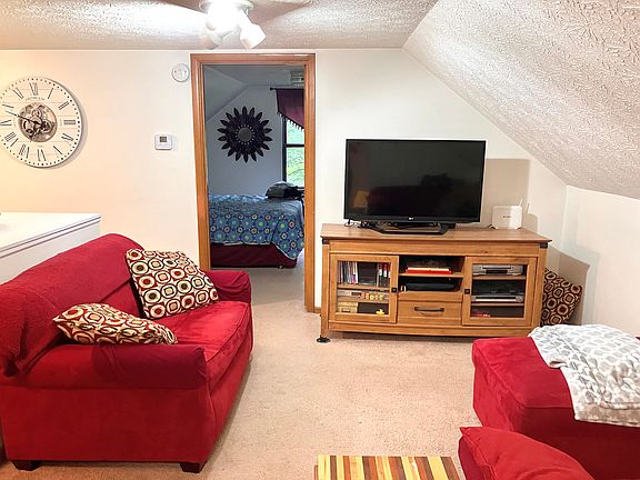 living room, looking on to bedroom.