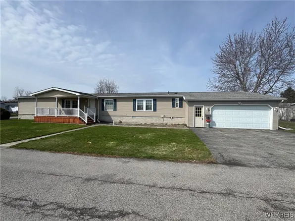 6249 Bayview Sta, Newfane, NY 14108
