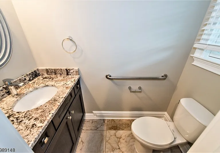 64 Kent Place Blvd #A — Photo 7