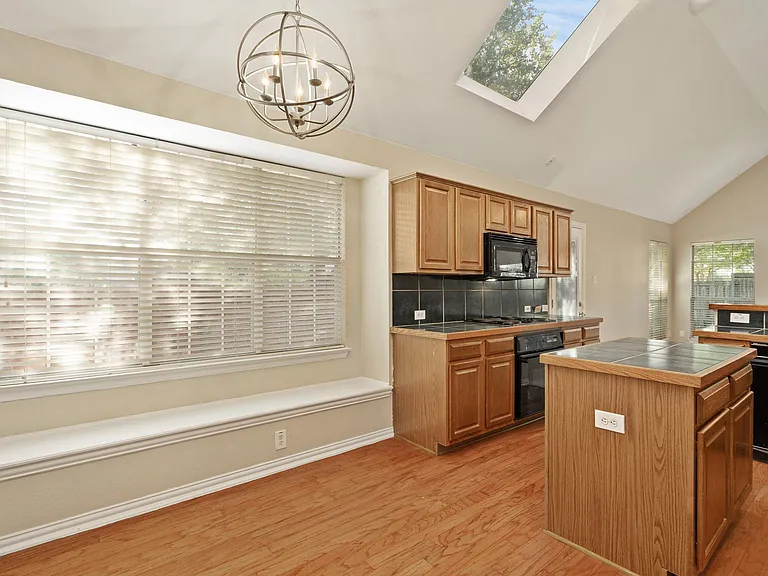 114 Midcrest Dr — Photo 11