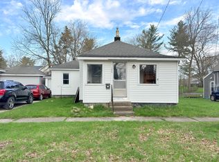 136 W 5th Ave, Reed City, MI 49677